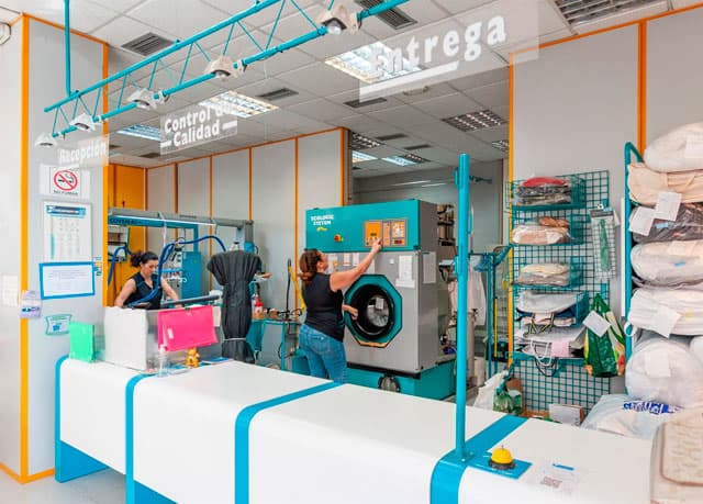 Contacta con las tintorerías Tintonova en Vigo