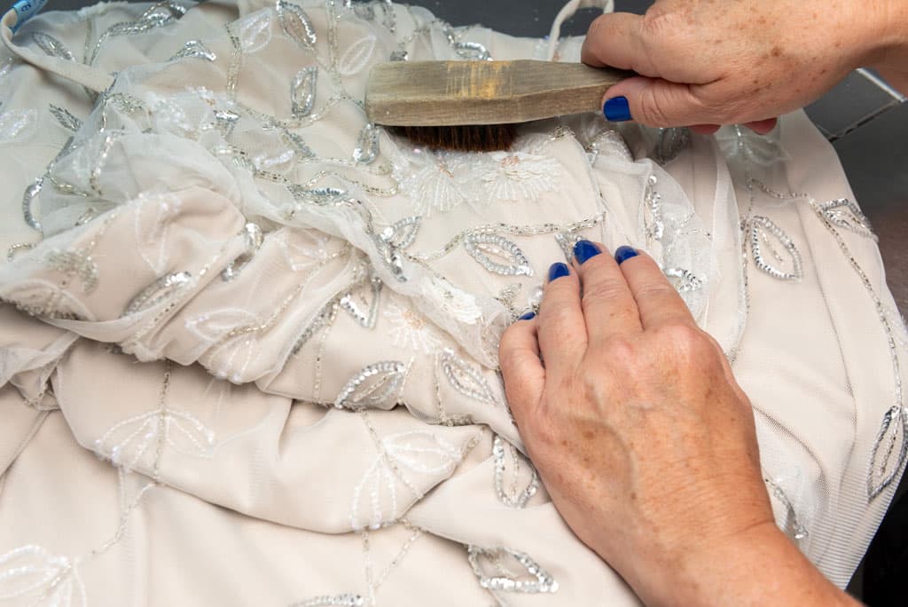 Limpieza de trajes y vestidos en Vigo