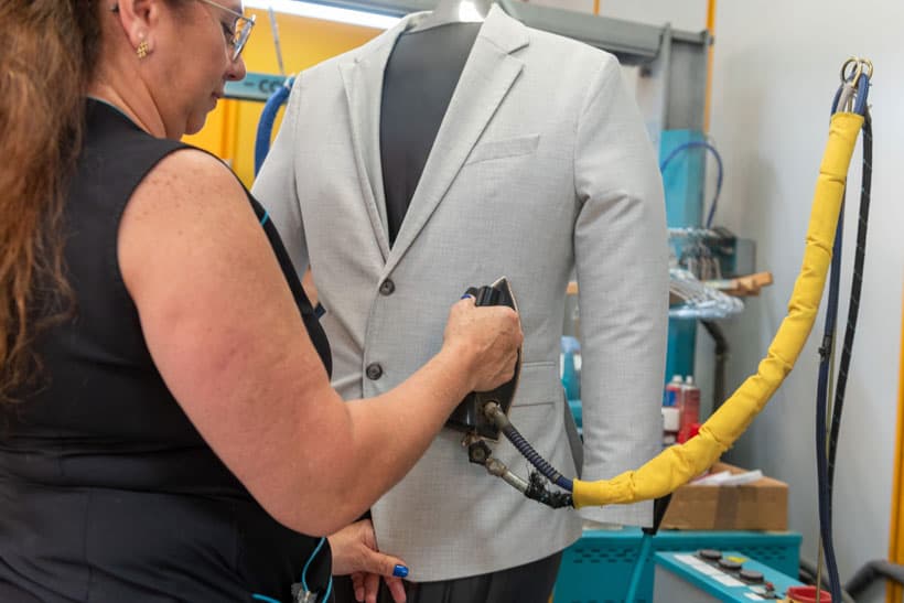 Llevar ropa a la tintorería en Vigo