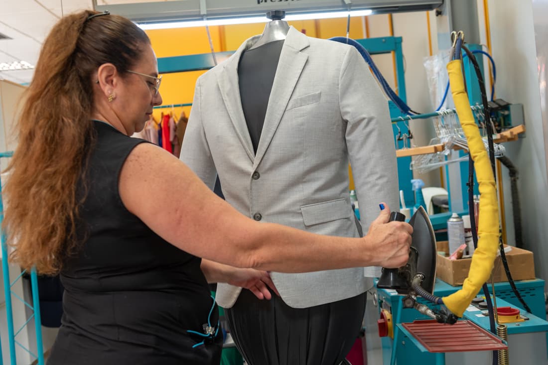 tintorería traje en Vigo